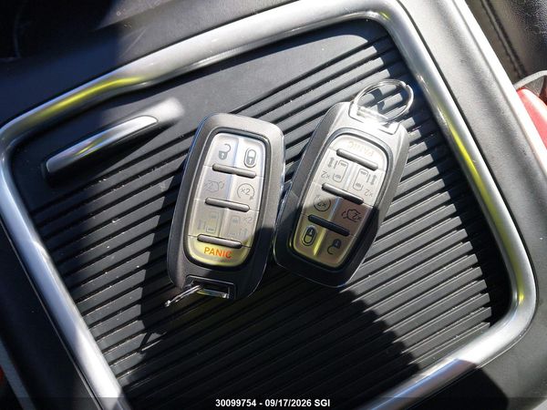 2024 CHRYSLER PACIFICA TOURING L — I11