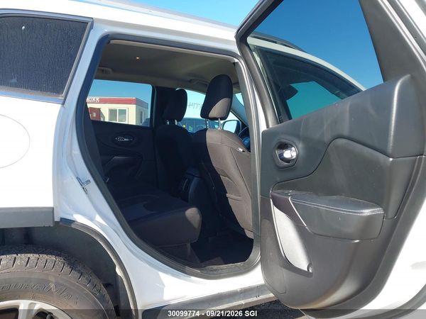 2019 JEEP CHEROKEE LATITUDE — I8
