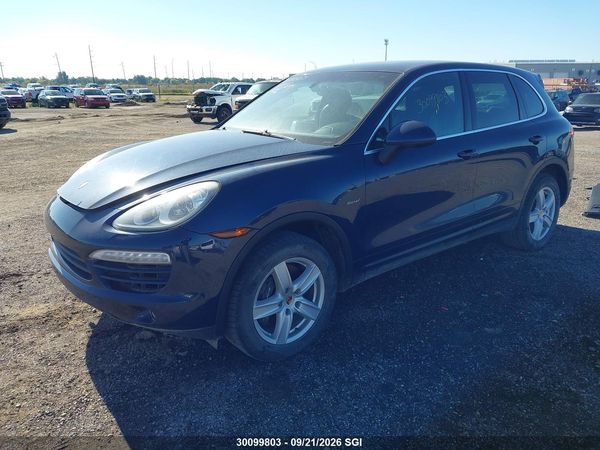 2013 PORSCHE CAYENNE — I2