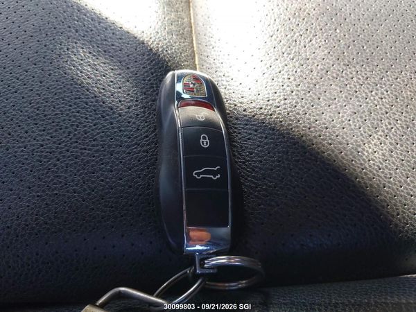 2013 PORSCHE CAYENNE — I11