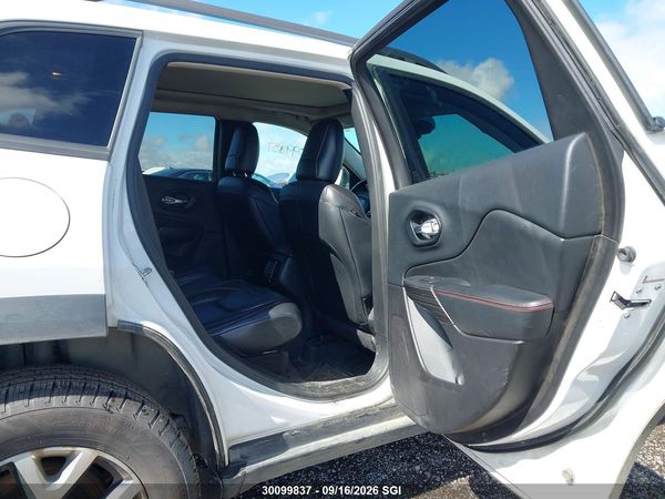 2016 JEEP CHEROKEE TRAILHAWK — I8