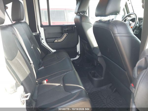 2017 JEEP WRANGLER UNLIMITED SAHARA — I8