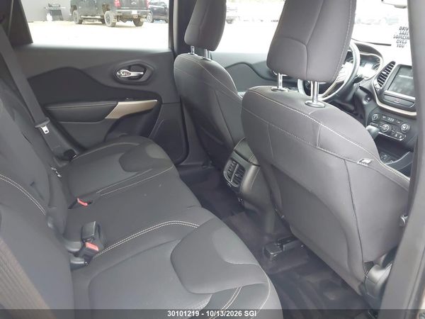 2017 JEEP CHEROKEE LATITUDE — I8