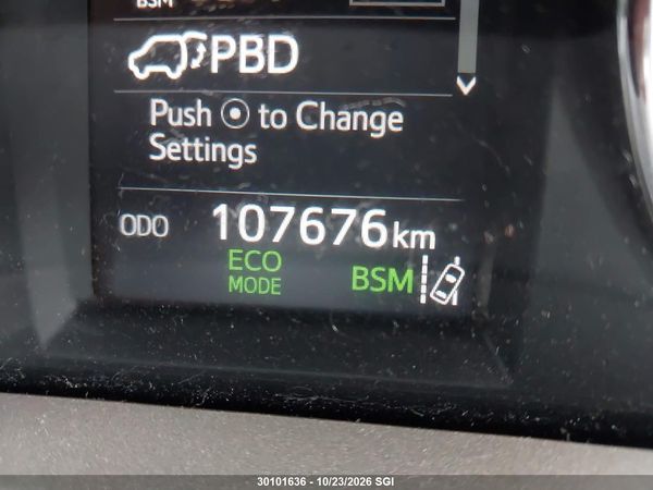 2017 TOYOTA RAV4 XLE — I16