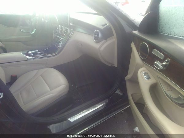 2016 MERCEDES-BENZ C 300