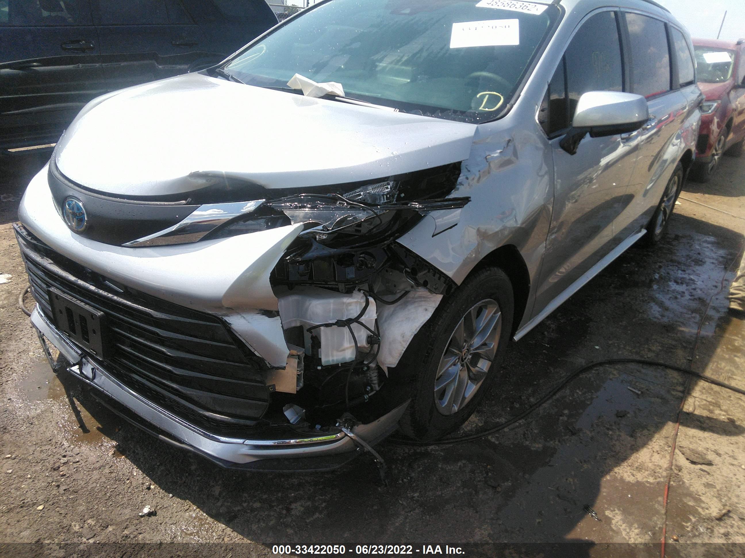 2022 TOYOTA SIENNA XLE
