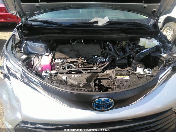 2022 TOYOTA SIENNA XLE