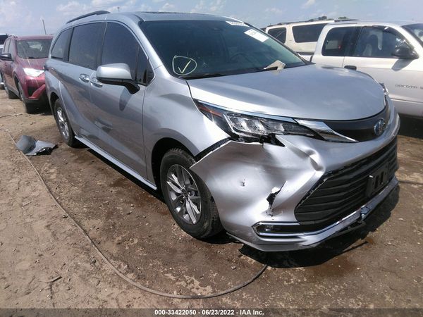 2022 TOYOTA SIENNA XLE