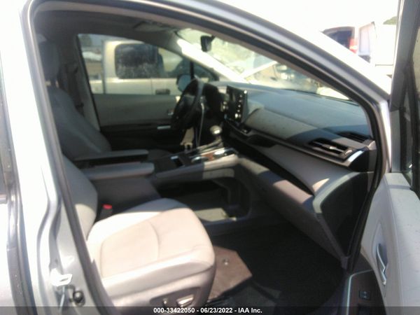 2022 TOYOTA SIENNA XLE