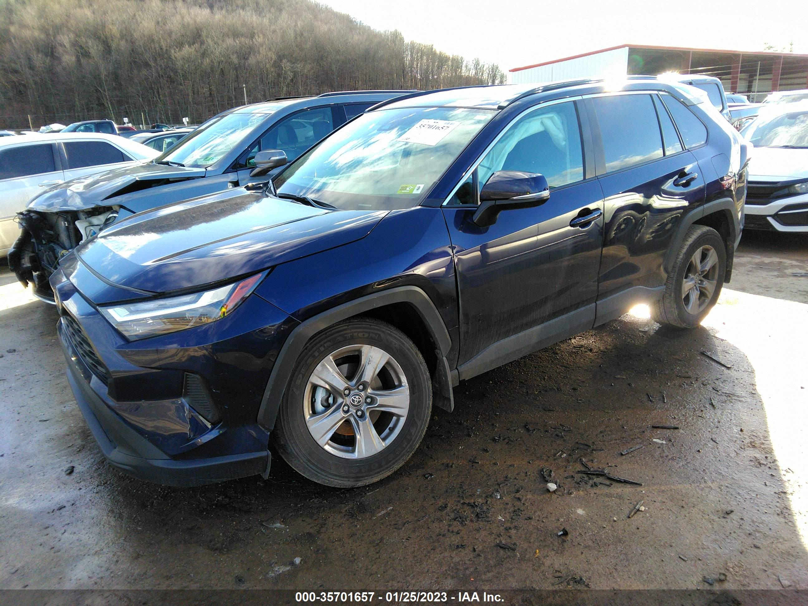 2022 TOYOTA RAV4 XLE