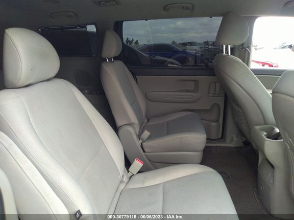 2016 KIA SEDONA LX