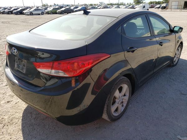 2012 HYUNDAI ELANTRA