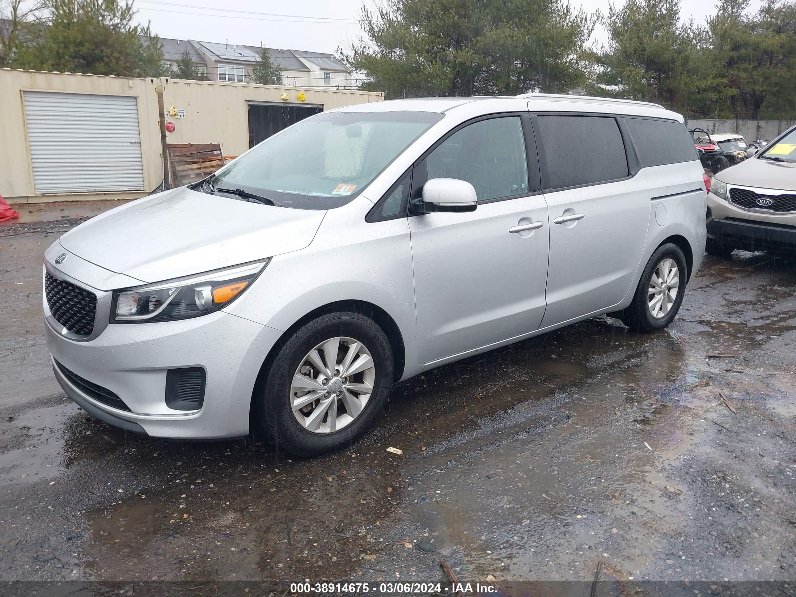 2016 KIA SEDONA LX
