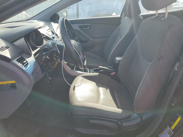 2014 HYUNDAI ELANTRA GLS (Middle)