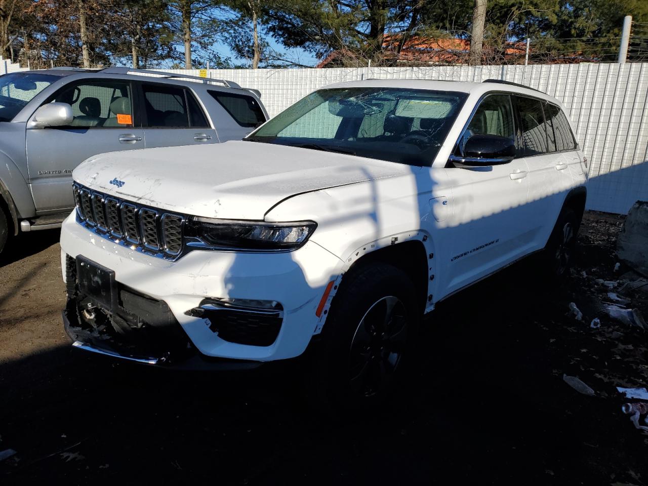 2023 JEEP GRAND CHEROKEE 4XE — Front 3/4