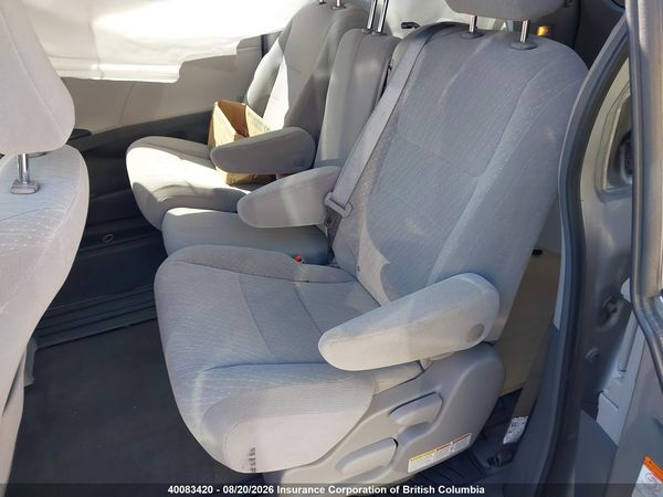 2018 TOYOTA SIENNA LE — I8