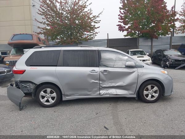2018 TOYOTA SIENNA LE — I14