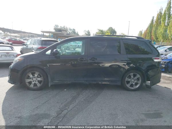 2012 TOYOTA SIENNA SE 8 PASSENGER