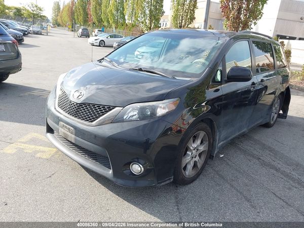 2012 TOYOTA SIENNA SE 8 PASSENGER