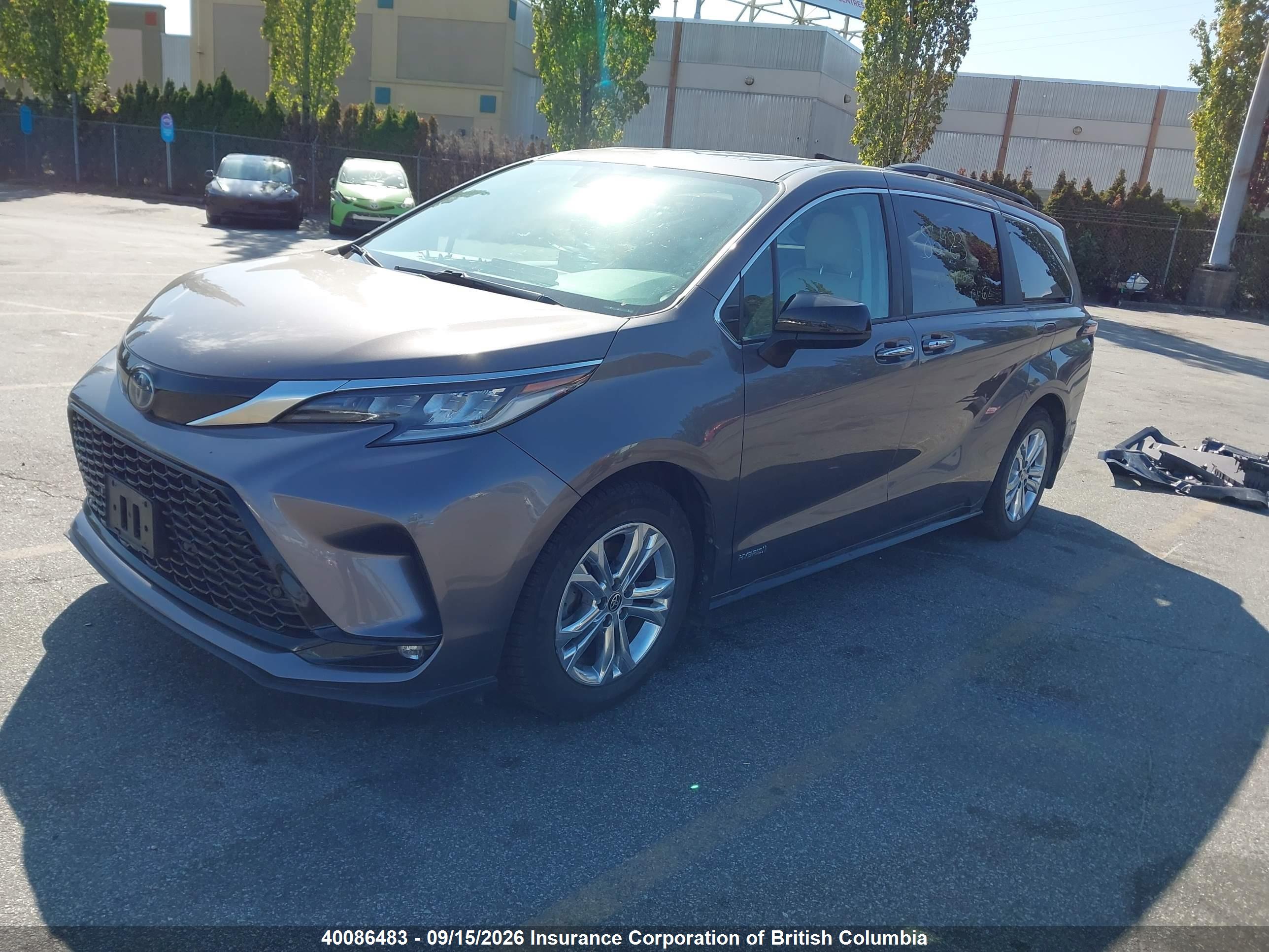 2021 TOYOTA SIENNA XSE 7-PASSENGER — I2
