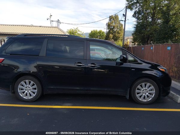 2017 TOYOTA SIENNA XLE 7 PASSENGER
