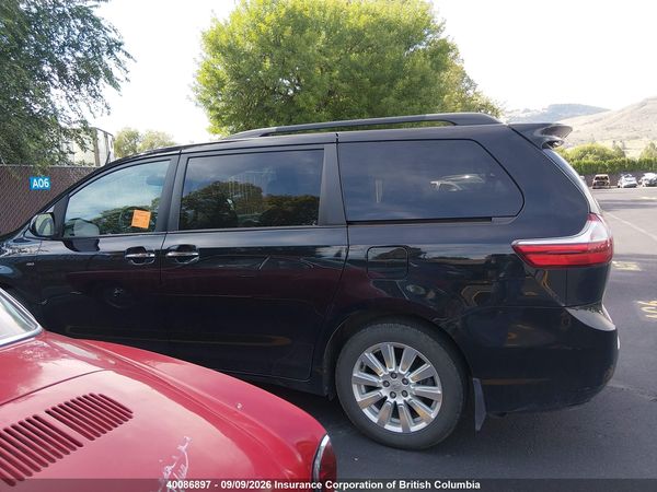 2017 TOYOTA SIENNA XLE 7 PASSENGER