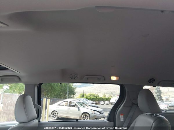 2017 TOYOTA SIENNA XLE 7 PASSENGER