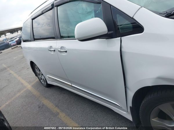 2014 TOYOTA SIENNA SPORT