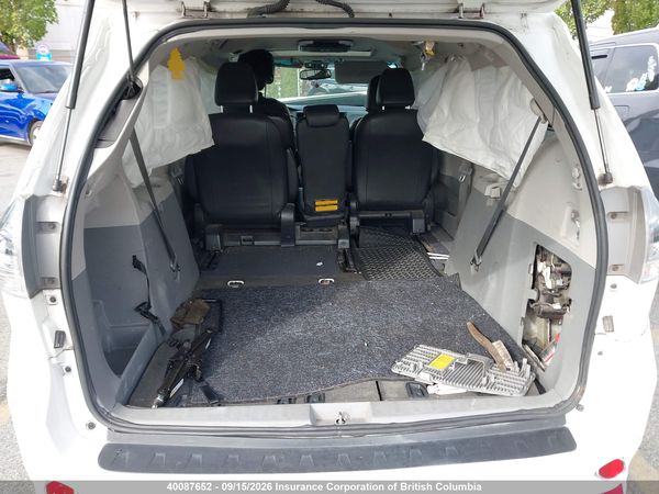 2014 TOYOTA SIENNA SPORT