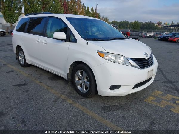 2013 TOYOTA SIENNA LE — I1