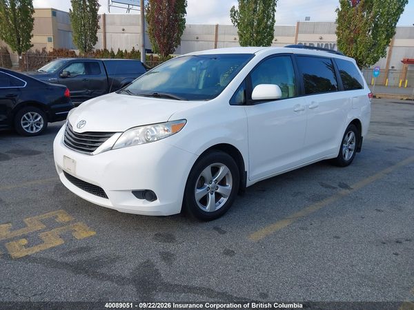 2013 TOYOTA SIENNA — I2