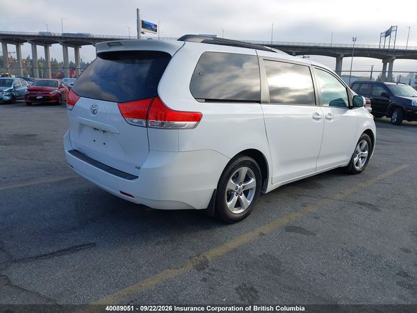 2013 TOYOTA SIENNA LE — I4