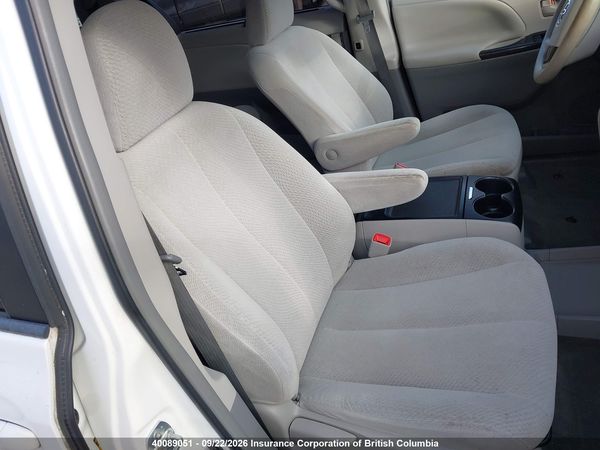 2013 TOYOTA SIENNA LE — I5