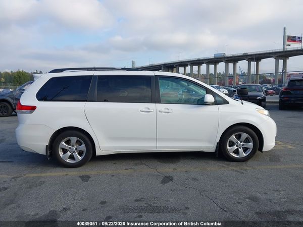 2013 TOYOTA SIENNA LE — I14