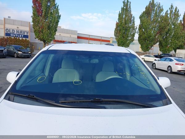 2013 TOYOTA SIENNA LE — I18
