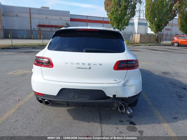 2016 PORSCHE MACAN — I16