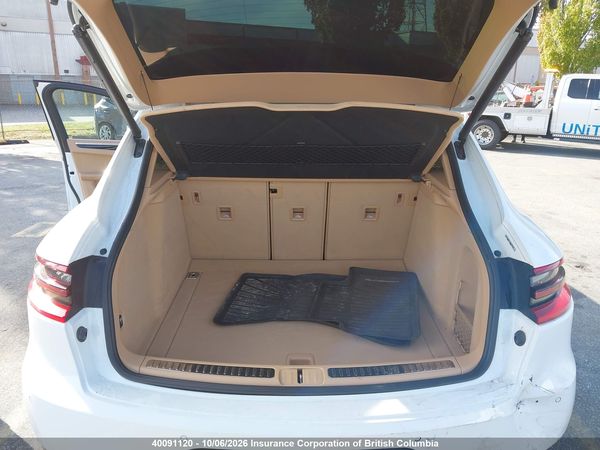 2016 PORSCHE MACAN — I21