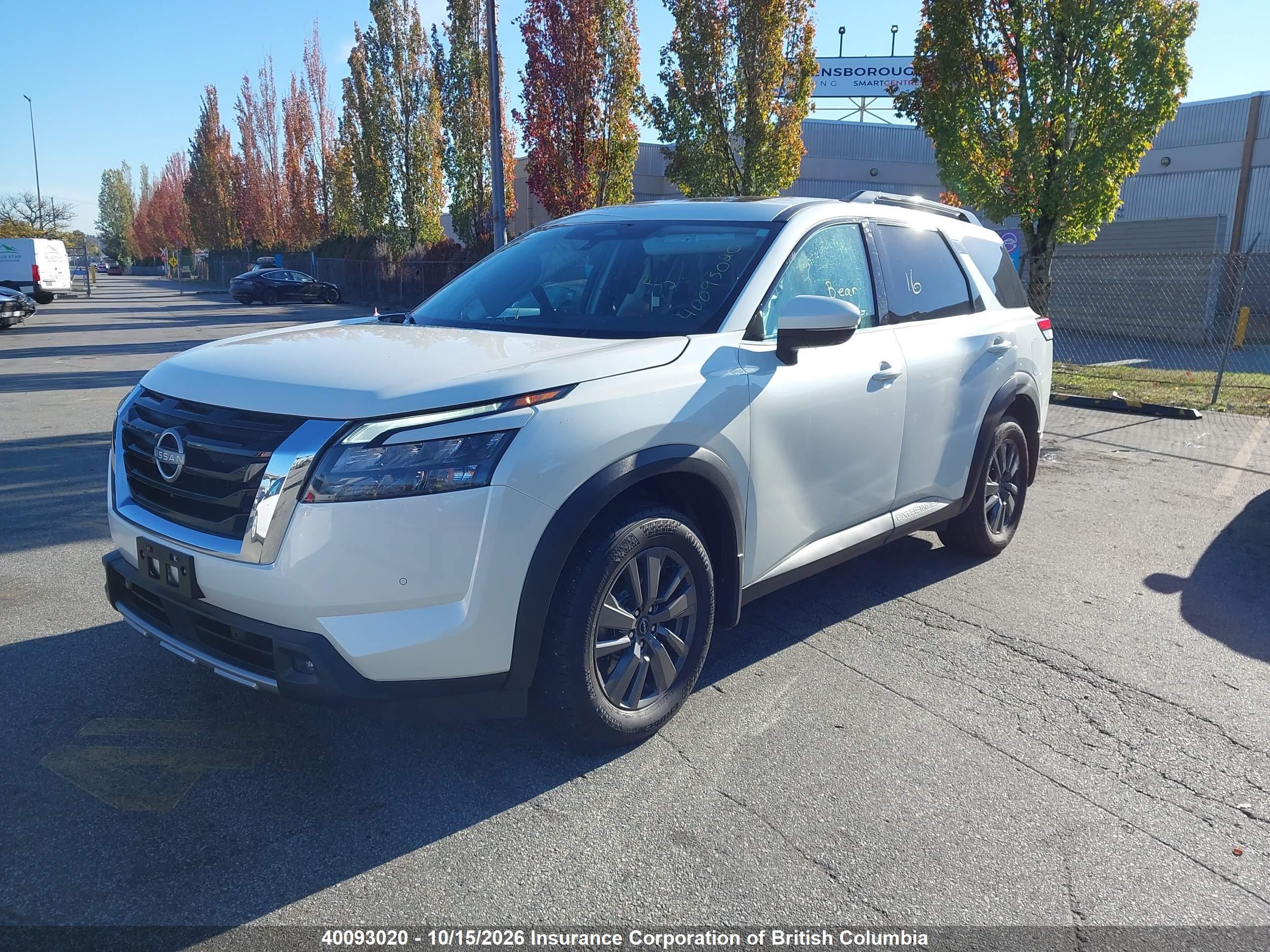 2024 NISSAN PATHFINDER SV — I2
