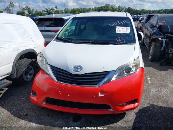 2014 TOYOTA SIENNA LE V6 8 PASSENGER