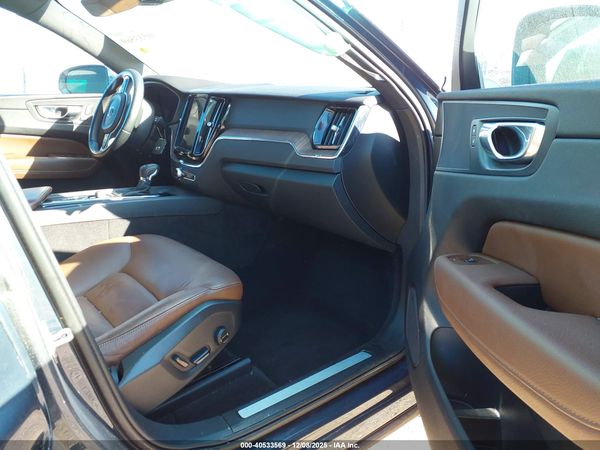 2021 VOLVO XC60 T5 MOMENTUM