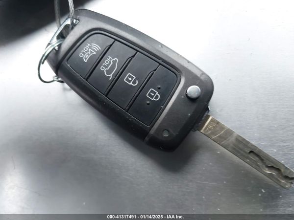 2019 HYUNDAI SANTA FE SE