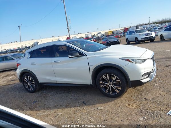2017 INFINITI QX30 PREMIUM