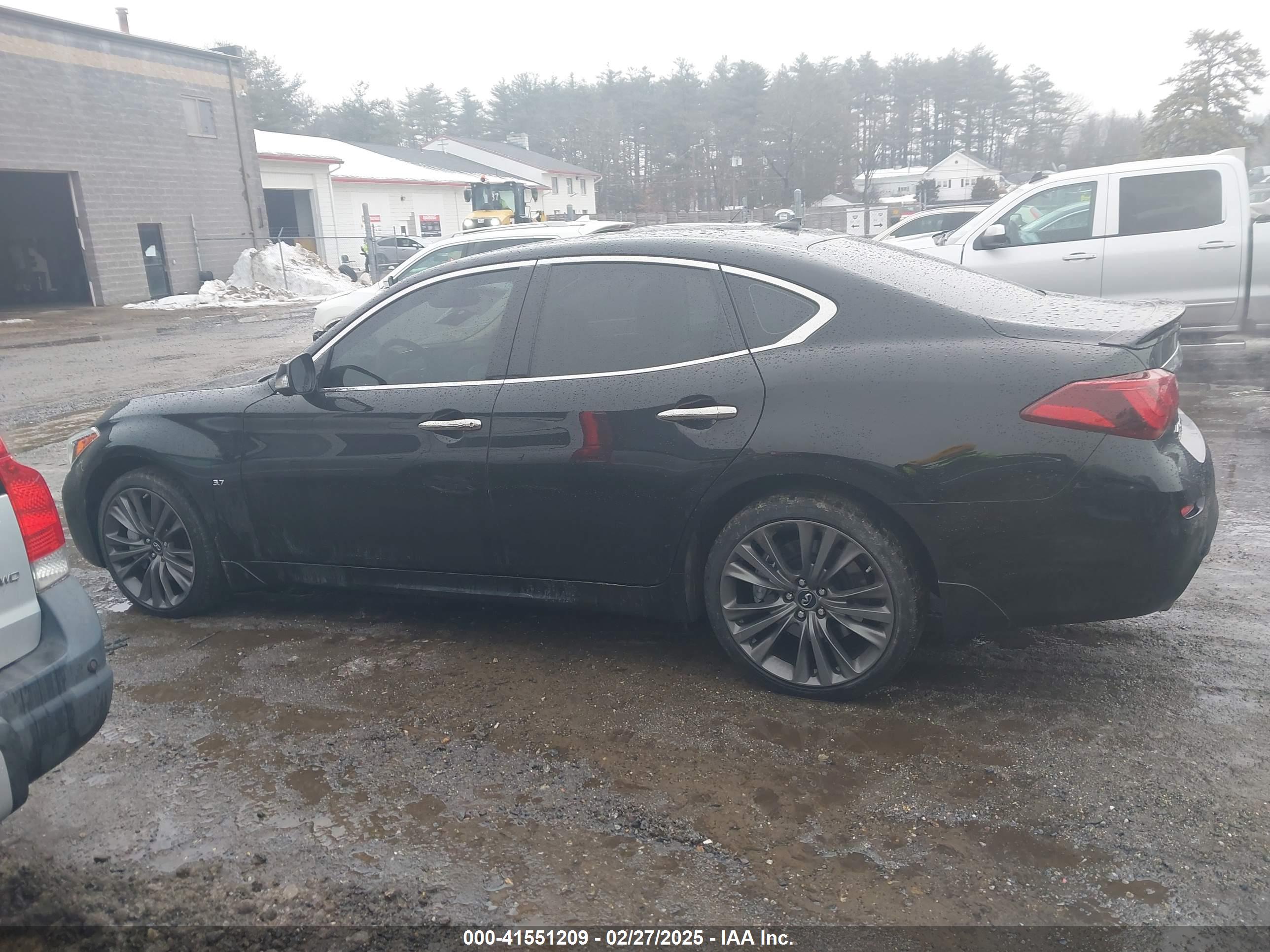2019 INFINITI Q70 3.7X LUXE