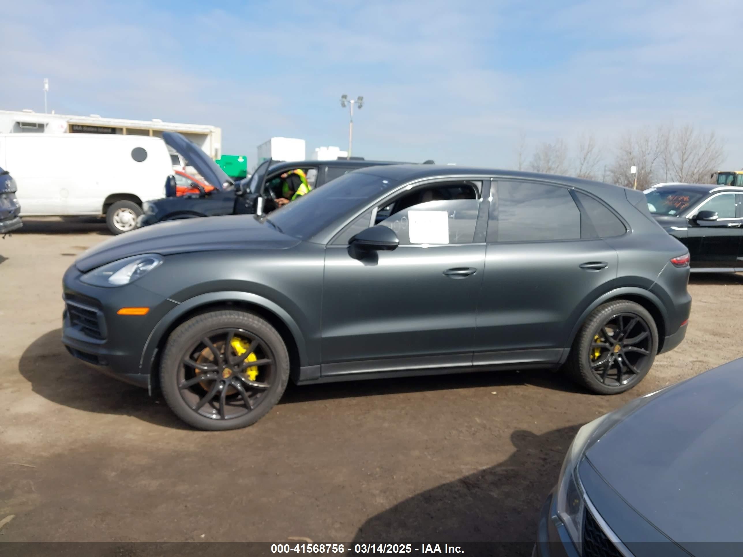 2019 PORSCHE CAYENNE