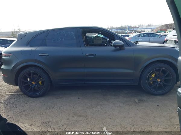 2019 PORSCHE CAYENNE
