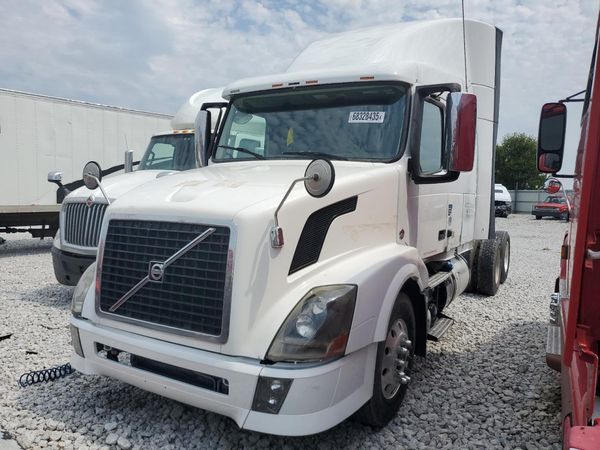 2015 VOLVO VN