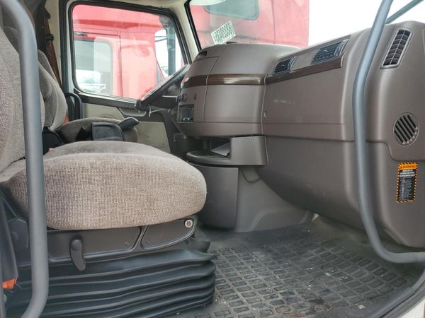 2015 VOLVO VN