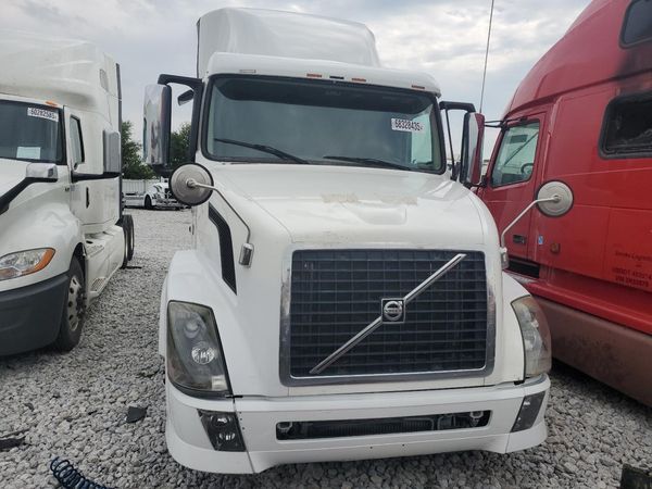2015 VOLVO VN