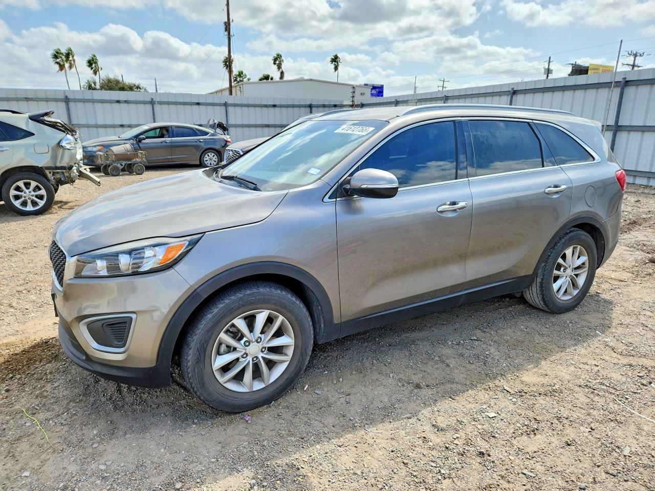 2016 KIA SORENTO L / LX