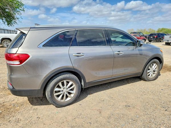 2016 KIA SORENTO L / LX